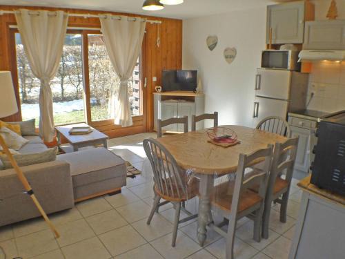 Samoens Apartamento | T3 cosy avec terrasse, arrêt ski-bus, parking privé, animaux admis, proche centre-village - FR-1-629-96