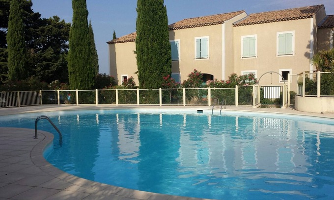 Sainte-Cecile-les-Vignes Villa | T3 residencia de lujo con piscina en el corazón de los viñedos.