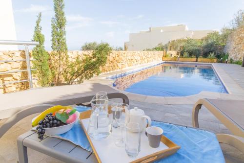 Xaghra Casa | Ta'Siku Gozitan villa Pool & hot tub - Happy Rentals