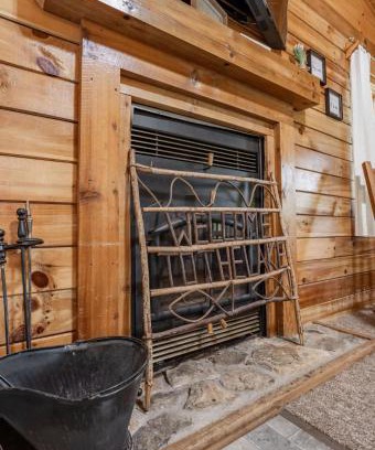 Shell Knob Casa | Table Rock Lake Cabin - Hawthorn #12 with Lake Access Hot Tub Outdoor Pool