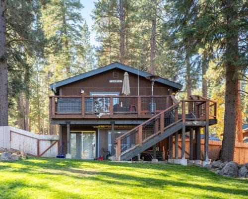 Ponderosa Palisades Casa | Tahoe Getaway with Hot Tub - Mtn & Forest Views