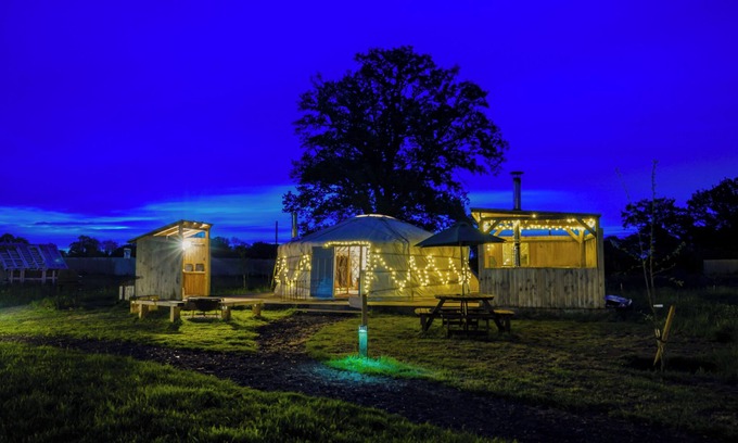 Attleborough Alquiler De RV | TAITTINGER Luxury Heated Yurt with Private Hot Tub