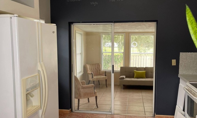 Orlando Casa | Take it easy at this unique and tranquil getaway.