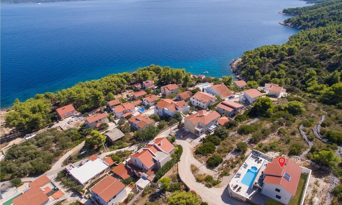 Stomorska Casa | Alojamiento de 4 habitaciones en Stomorska