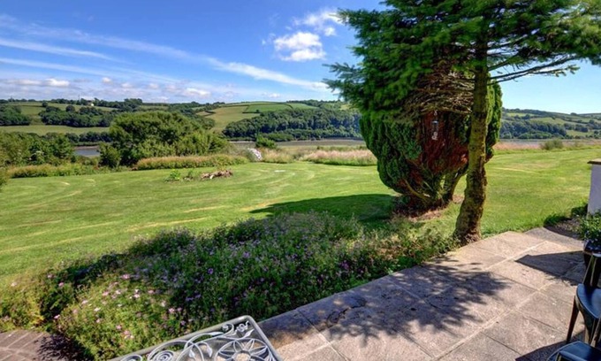 Llangain Casa | Casa ecológica de una sola planta en una ubicación apartada a 5 millas de Carmarthen, muy tranquilo