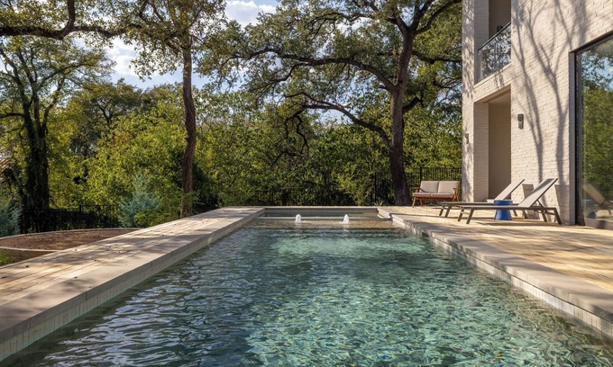 Tarrytown Casa | Tarrytown Luxury + Private Pool - Everest!