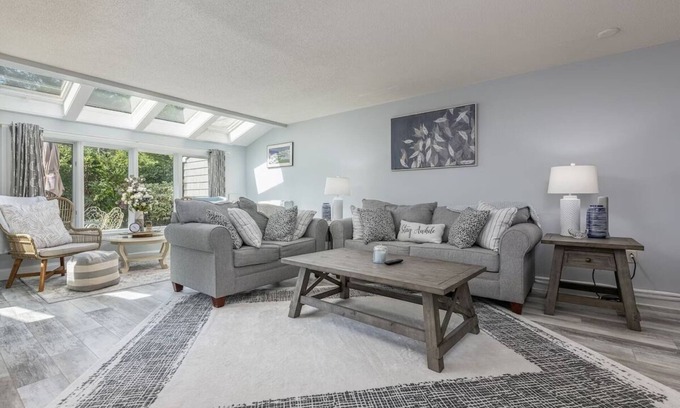 Ocean Park Condominio | Tastefully decorated condo at Ocean Park Meadows!