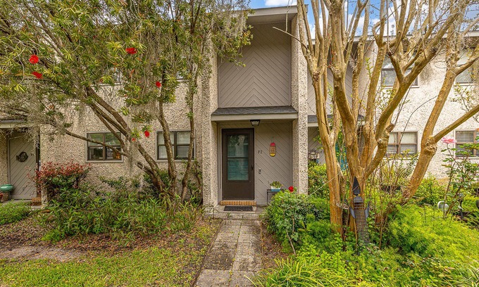 Saint Simons Island Casa | Tastefully decorated 2 BR/2.5 BA townhome close to everything! Monthly rental