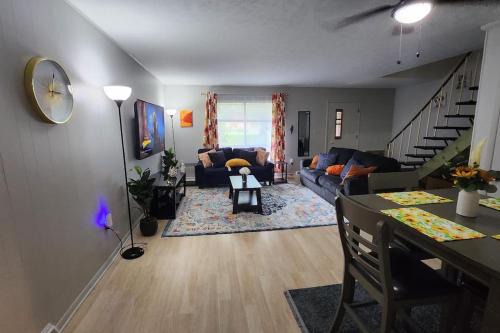 Euclid Casa | Tastefully Furnished 3bd @Euclid