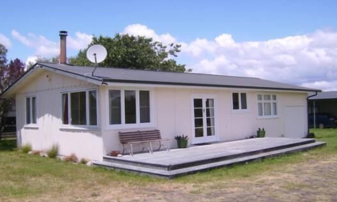Te Rangiita Casa | Taupo junto al lago, casa independiente de cuatro dormitorios.