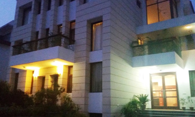 DLF City Hotel | Tavisha Villa