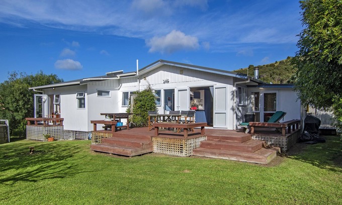 Helena Bay Casa | Teal Bay Treasure - Teal Bay Holiday Home