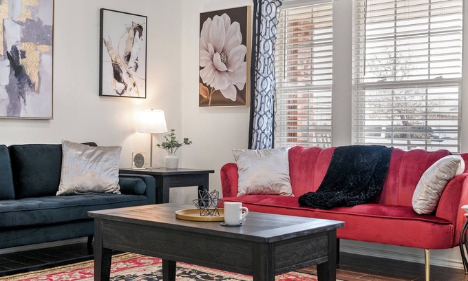 Lubbock Casa | Tech Fans Relax - Work Crews Welcome!