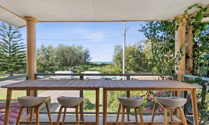 Broulee Casa | Teds at Broulee managed by Batemans Bay Accom