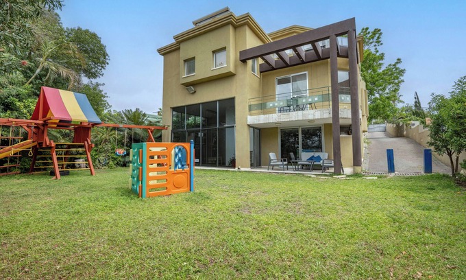 Tel Mond Casa | Tel Mond Villa - Delightful 4-bedroom house with Jacuzzi