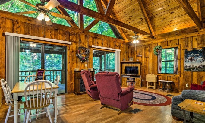 Madisonville Casa | Tellico Plains Cabin - 25 Acres, Backyard Creek!