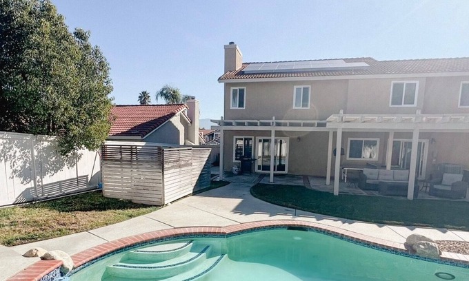 Wolf Creek Casa | Temecula Gem! Huge Pool Home 2 min from Pechanga