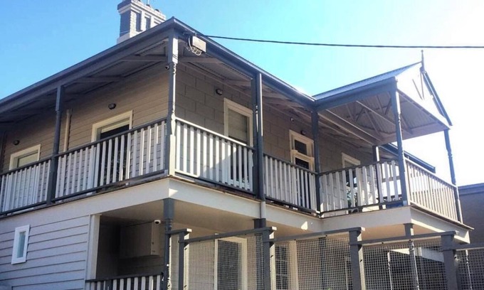 Healesville Casa | Temora House is the Queen of main street & sits high over beautiful Healesville