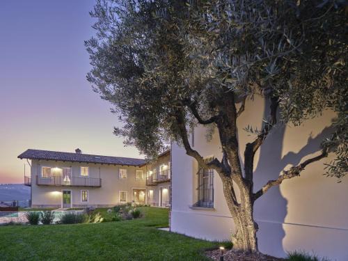 Monforte d'Alba Complejo | Tenuta Bussia - Wine Relais & Spa