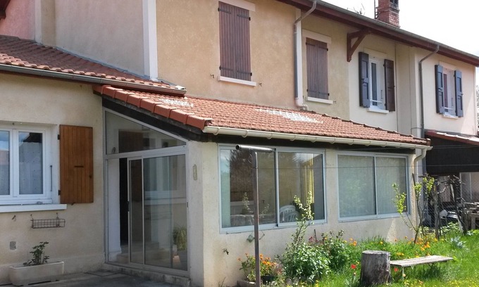 Chateau-Arnoux-Saint-Auban Casa | Casa adosada de 75 m2 de jardín con árboles y 350m² privados.