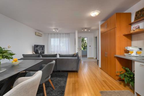 Buzdohanj Apartamento | TERRA MAGICA DELUXE Apartment Or Room with Private Parking, Terrace and Sea View