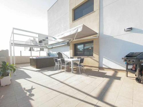 Orihuela Costa Apartamento | Terraza privada con barbacoa y jacuzzi