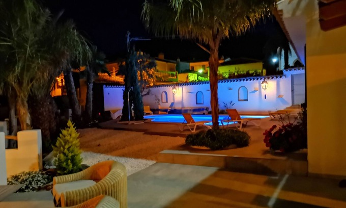 Lubrin Casa | Terrera Roberto Gran casa familiar con piscina en zona montañosa