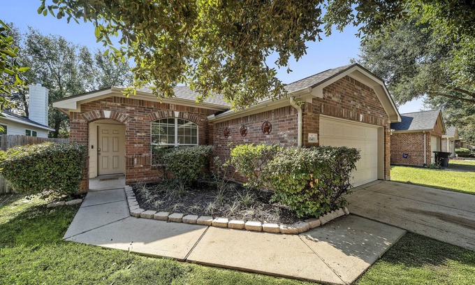 Tomball Casa | Terrific 3-bedroom house with Central AC in Tomball TX