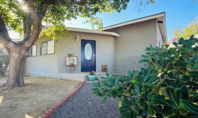 Thatcher Casa | Terrific, CLEAN 4-bedroom house in Thatcher with WiFi, AC