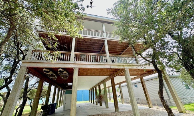 Port O Connor Casa | TEXAS TREEHOUSE is Close to Beach in POC