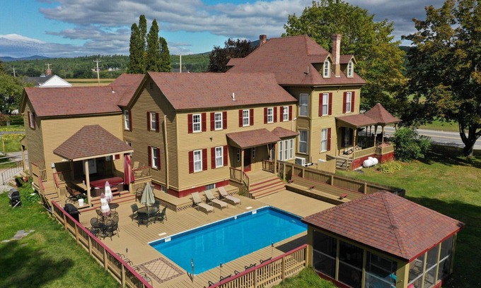 Bethel Casa | Thaddeus Twitchell House - In-Ground pool, Hot tub, Skiing, Golf, Hiking & More!