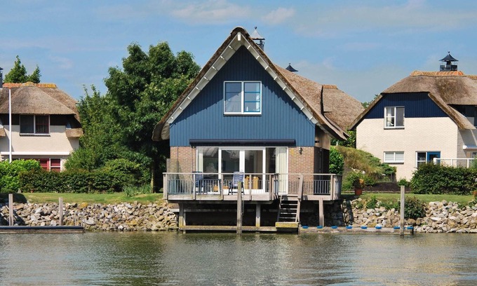 Makkum Villa | Villa con techo de paja junto al IJsselmeer