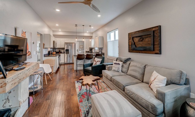 Riverfront Casa | Totalmente remodelado y sin mancha. La casa 1400 3bed / 2 bath - Wifi / Cable / AC