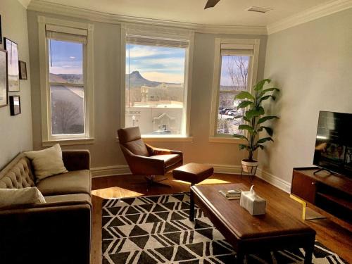 Nob Hill Casa | The 1900 House 1 Block From DT