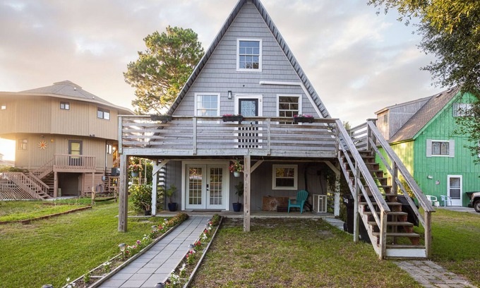 Colington Harbour Casa | The A-Frame. Canal front home in Colington Habour
