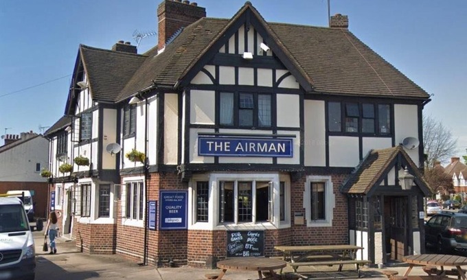 London Borough of Hounslow Cama Y Desayuno | The Airman