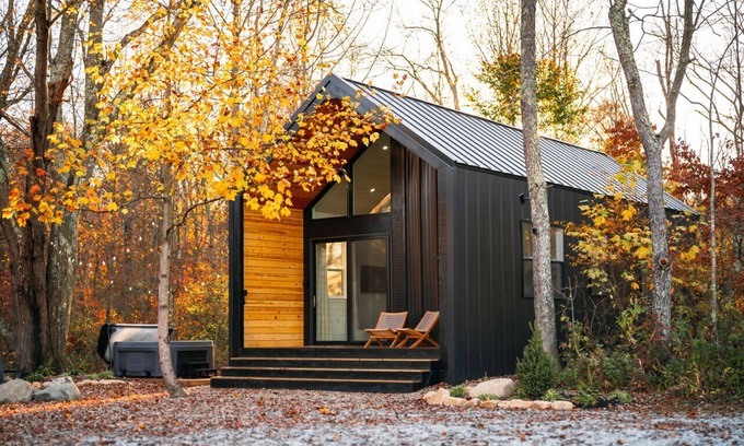 New Plymouth Apartamento | The Alpine | Luxury Design + Hot Tub | Fire Pit | Romantic