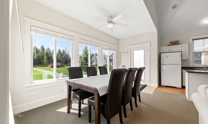 Cherry Valley Casa | The Amberwing - 28 Meadow View