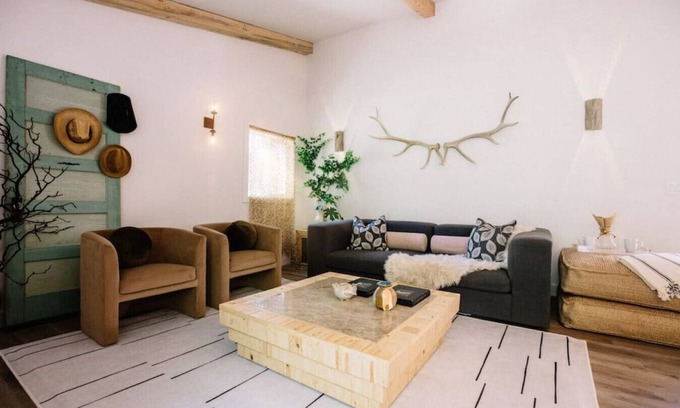 Nevada City Cabina | The Antler - Steps to Downtown NC