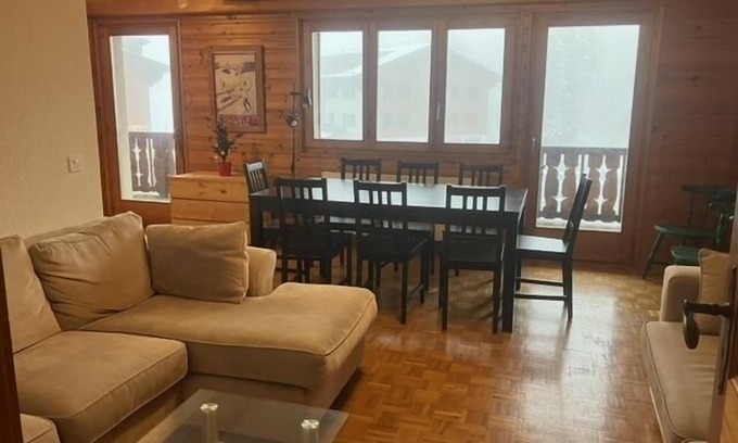Barboleusaz Chalet De Esquí | The apartment is ideally located on the Place de la Barboleuse in Gryon, close to shops, restaurants