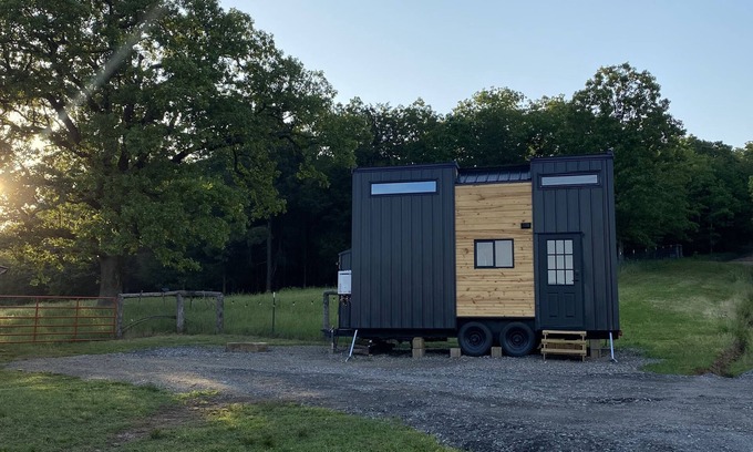 Cecil Cabina | The Arkansas Tiny House