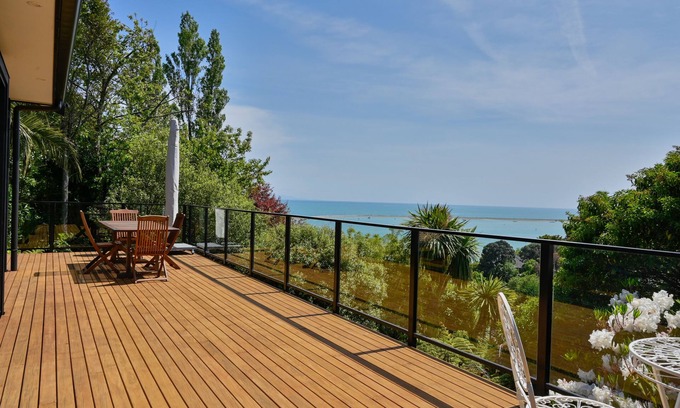 Stepneyville Casa | The Arthouse - NZ Architect Award-winning Nelson Waterfront Home