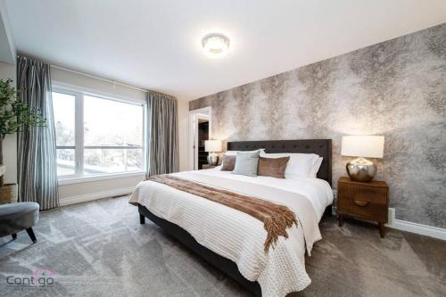 West Edmonton Casa | The Azure, Near DT & University, TWO King Beds!