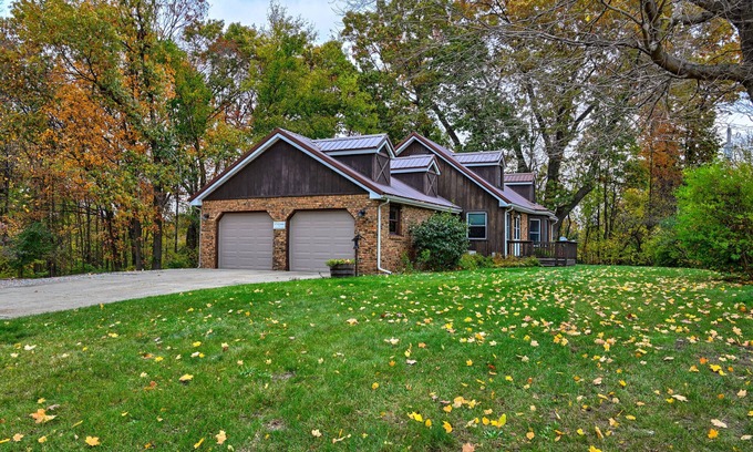 Middlebury Casa | The Back Porch Haven Stay in Amish Country yet close to Notre Dame