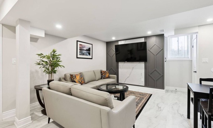 Whitchurch-Stouffville Casa | The Baker Hill Executive Suite