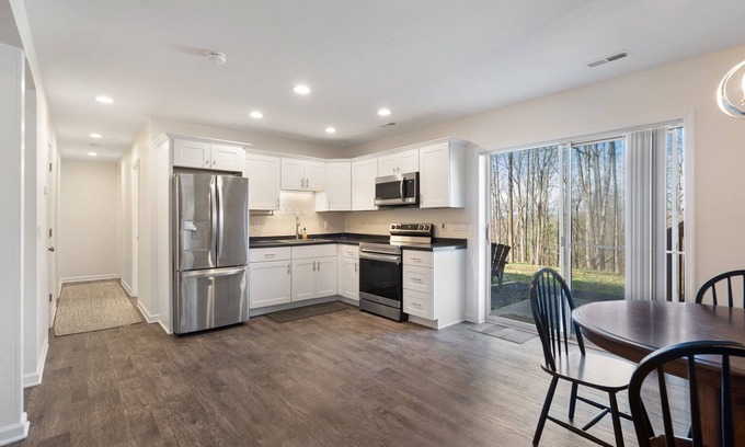 Warrenton Apartamento | The Baldwin Flat - furnished for long-term stays