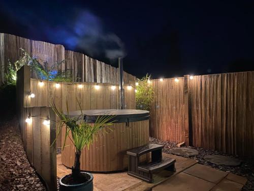 Monksilver Casa | The Barn at Burfords with wood fired hot tub