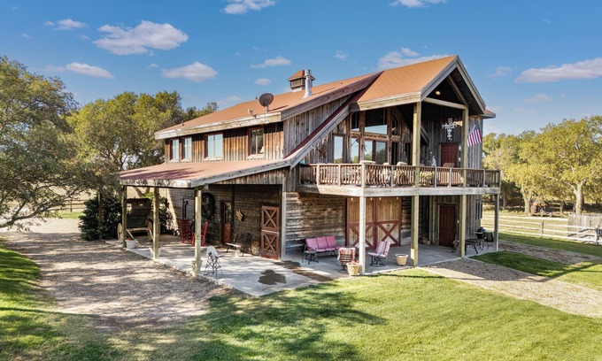 Mobeetie Casa | The Barn at Quail Creek Ranch - 2 Bedroom Peaceful Ranch Retreat