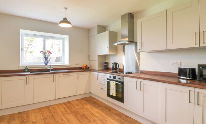 Airdrie Cabaña | The Barn, Drumbow Farm