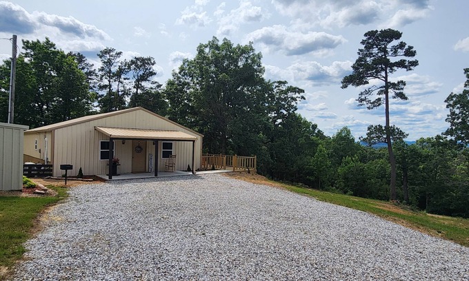 Bonnerdale Cabina | The Barn in Kirby AR